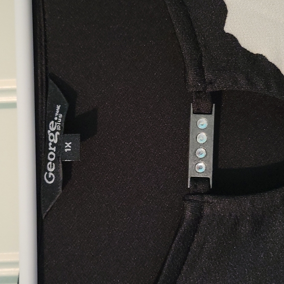 Flowery Flowing Top - Size 1X - Picture 2 of 4